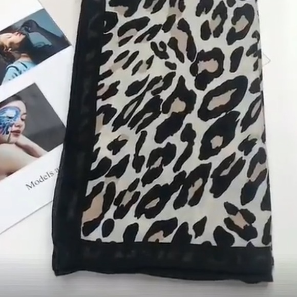 New! Large Animal Print Scarf - Picture 7 of 11